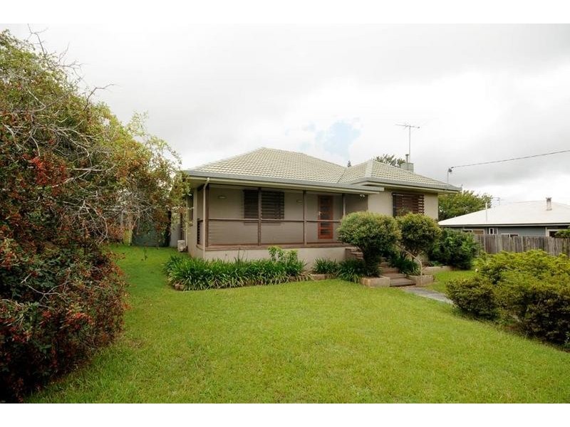 18 Mary Street, Mount Lofty QLD 4350