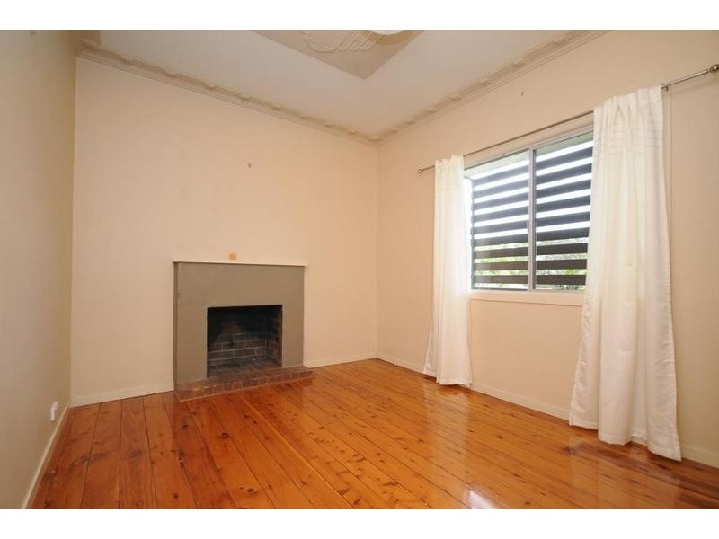 18 Mary Street, Mount Lofty QLD 4350