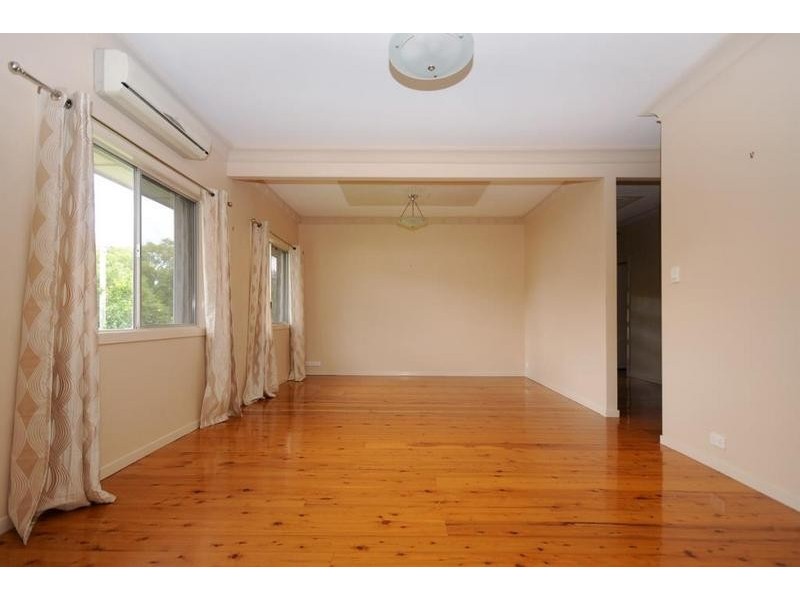 18 Mary Street, Mount Lofty QLD 4350