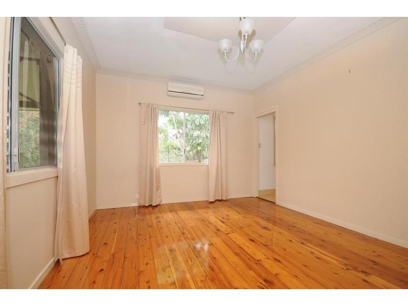 18 Mary Street, Mount Lofty QLD 4350