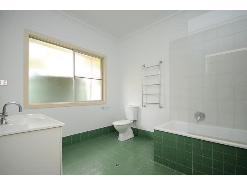 18 Mary Street, Mount Lofty QLD 4350