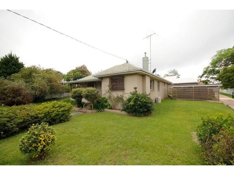 18 Mary Street, Mount Lofty QLD 4350