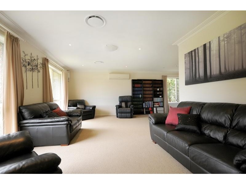 12 Poinsettia Court, Middle Ridge QLD 4350