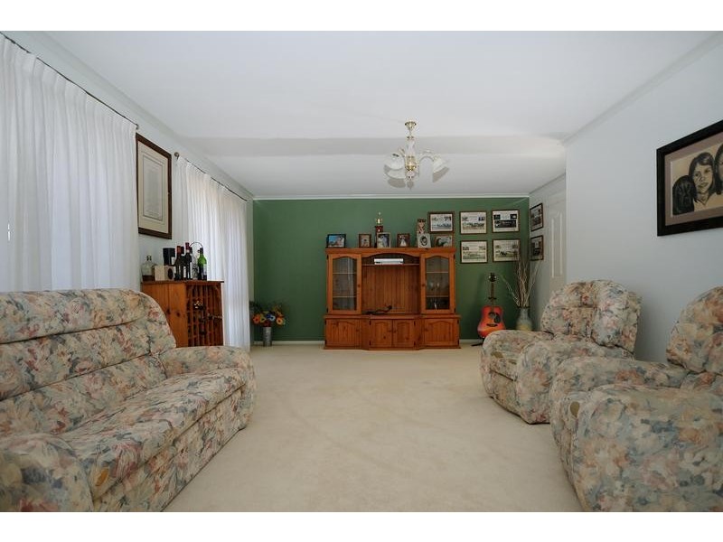 10 Lorraine Crescent, Centenary Heights QLD 4350