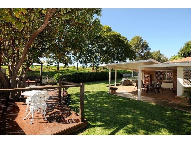 10 Lorraine Crescent, Centenary Heights QLD 4350
