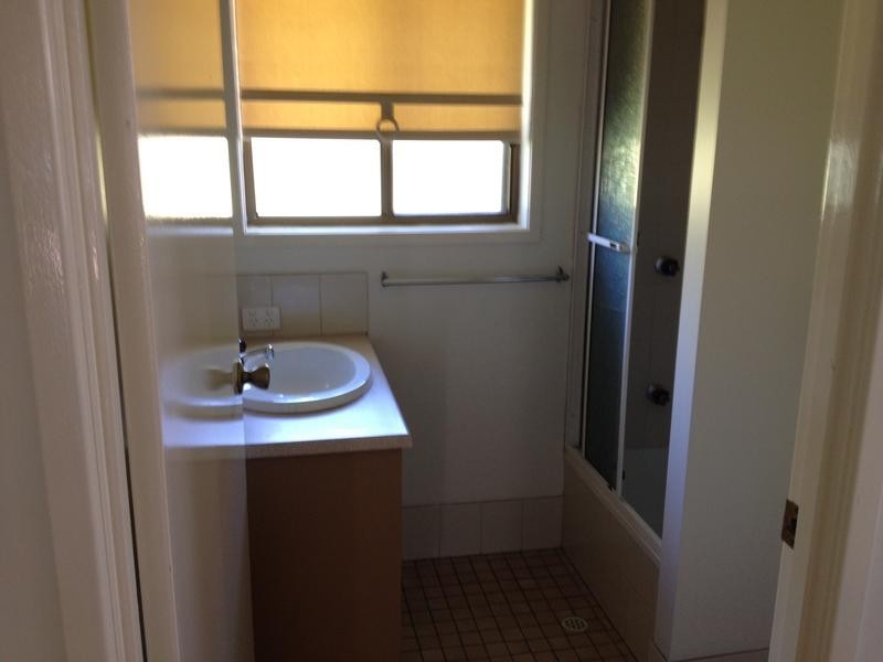 2/10 Hanna Court, Kearneys Spring QLD 4350