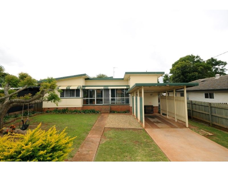 17 Welcombe Avenue, Rockville QLD 4350