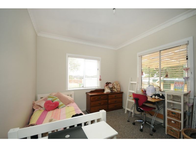 17 Welcombe Avenue, Rockville QLD 4350