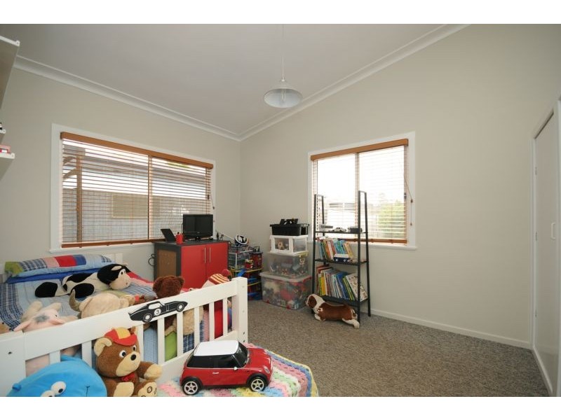 17 Welcombe Avenue, Rockville QLD 4350