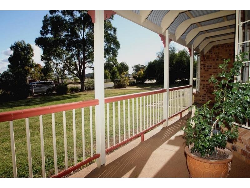 9 Rebecca Street, Glenvale QLD 4350