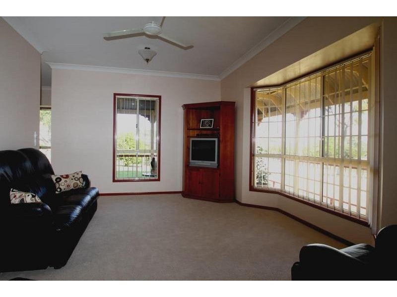 9 Rebecca Street, Glenvale QLD 4350