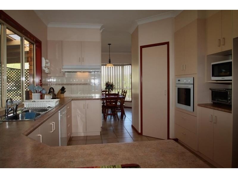 9 Rebecca Street, Glenvale QLD 4350