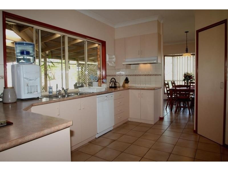 9 Rebecca Street, Glenvale QLD 4350