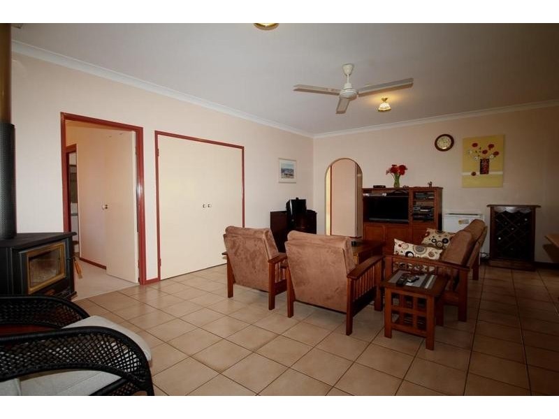 9 Rebecca Street, Glenvale QLD 4350