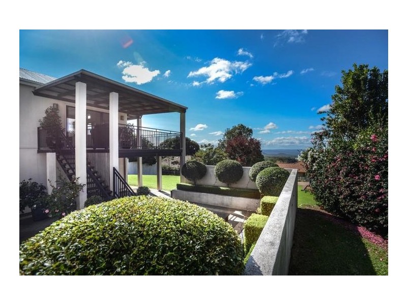 12 Martindale Court, Mount Lofty QLD 4350