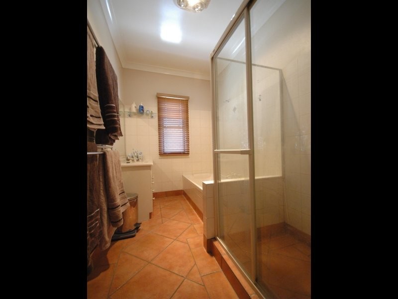 31 Geoffrey Street, Mount Lofty QLD 4350