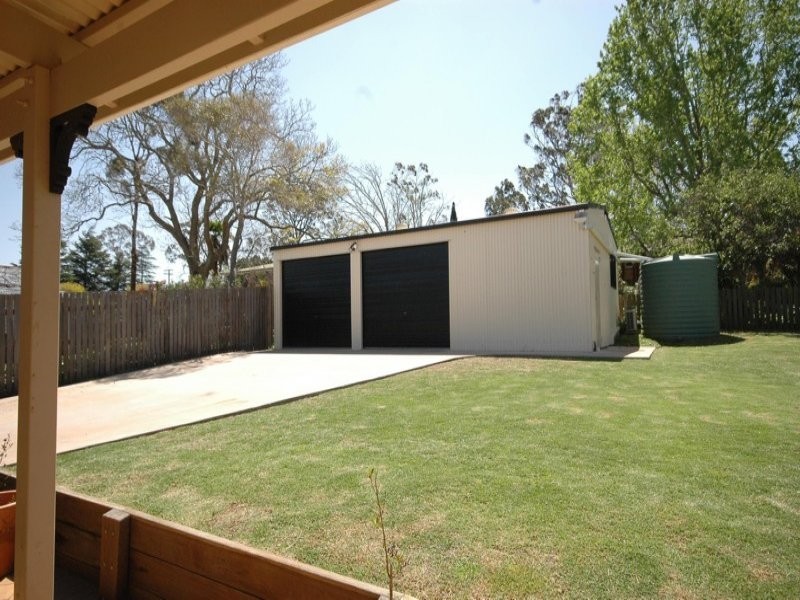 31 Geoffrey Street, Mount Lofty QLD 4350