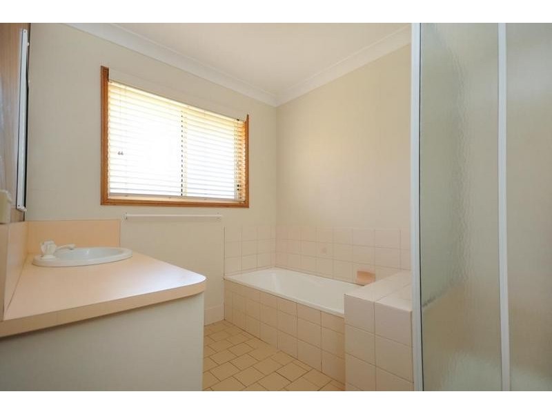 9 Araluen Court, Kearneys Spring QLD 4350