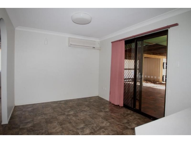 25 Robb Street, Oakey QLD 4401