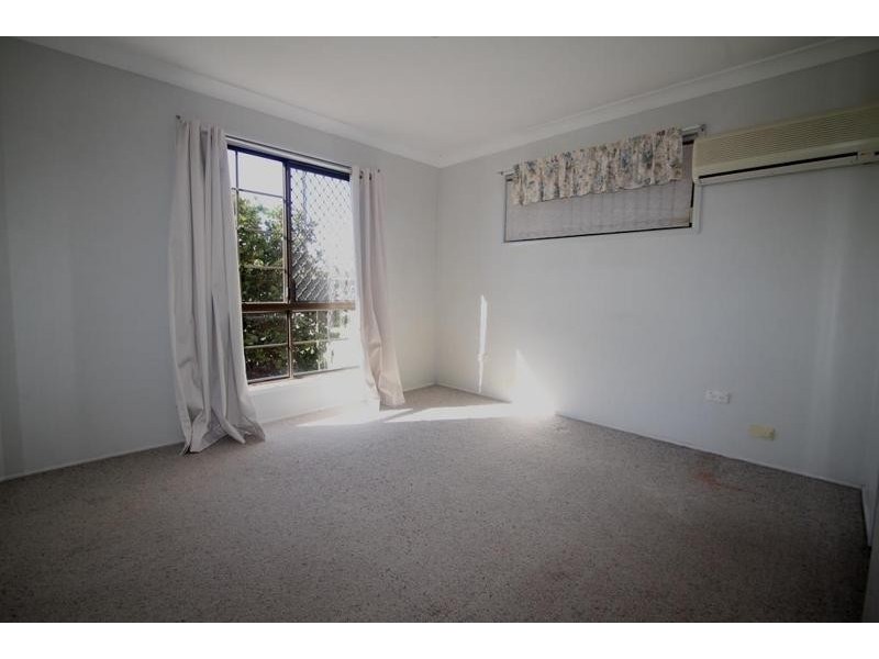 25 Robb Street, Oakey QLD 4401