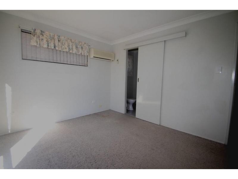 25 Robb Street, Oakey QLD 4401