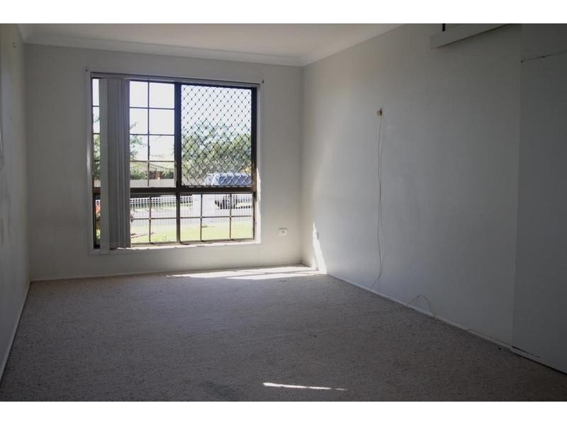 25 Robb Street, Oakey QLD 4401