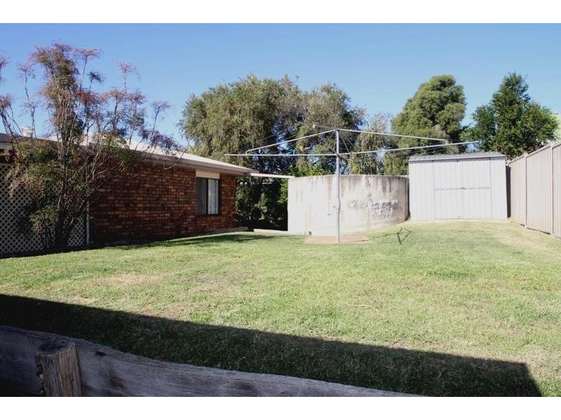 25 Robb Street, Oakey QLD 4401