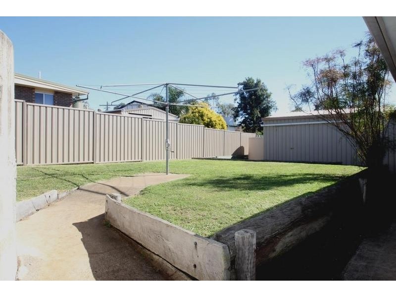 25 Robb Street, Oakey QLD 4401