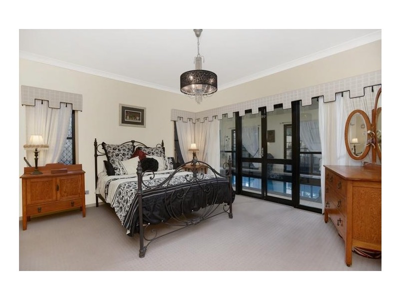 8 Turnberry Court, Middle Ridge QLD 4350