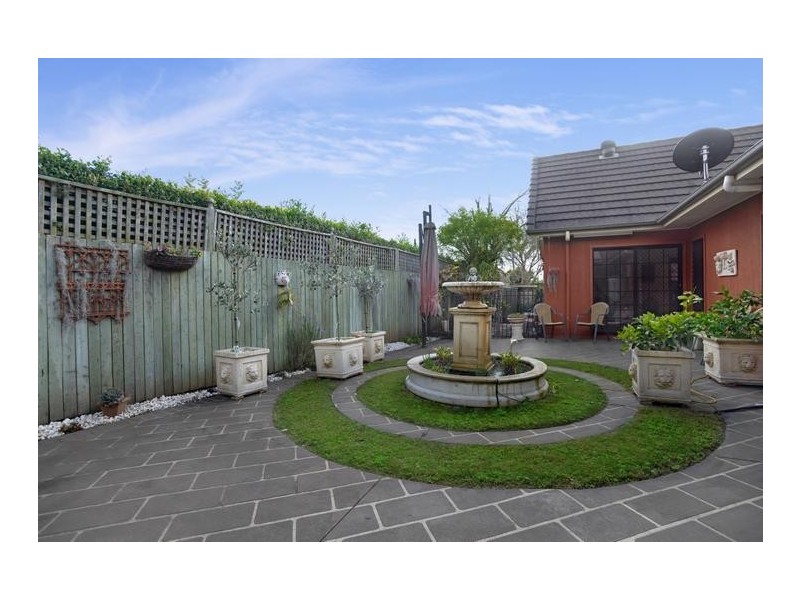 8 Turnberry Court, Middle Ridge QLD 4350