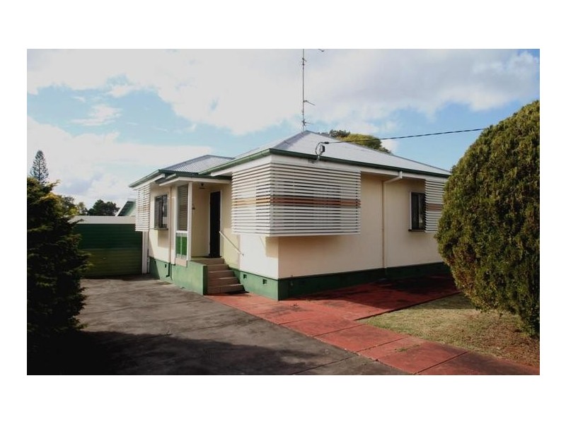 1 Avondale Street, Newtown QLD 4305