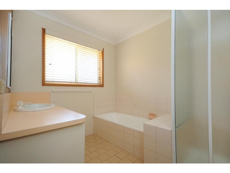 9 Araluen, Kearneys Spring QLD 4350