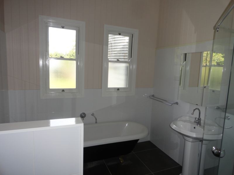 40 Hill Street, Newtown QLD 4305