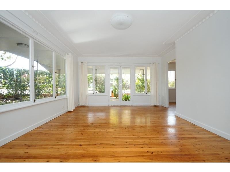 2 Moloney Street, North Toowoomba QLD 4350