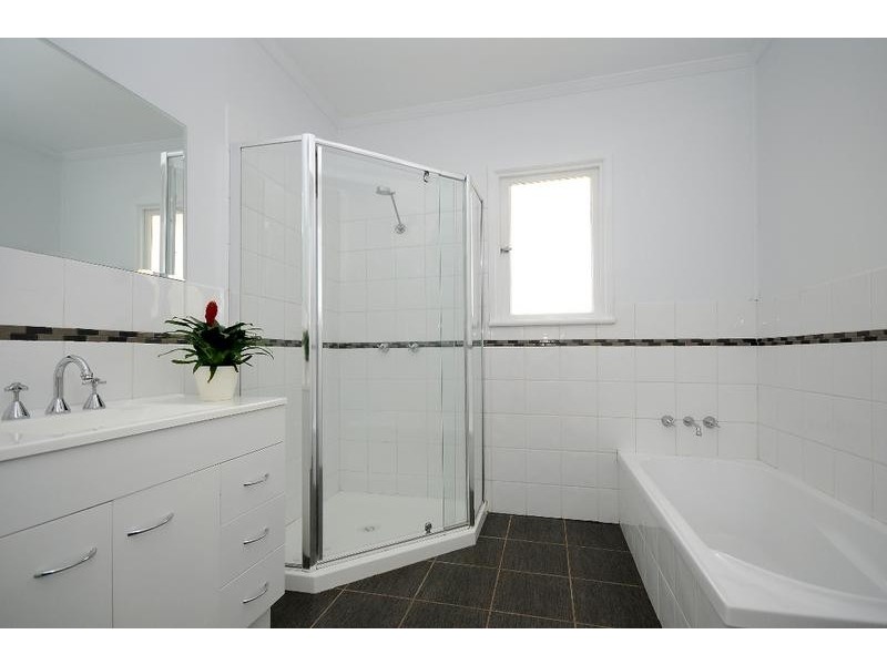 2 Moloney Street, North Toowoomba QLD 4350