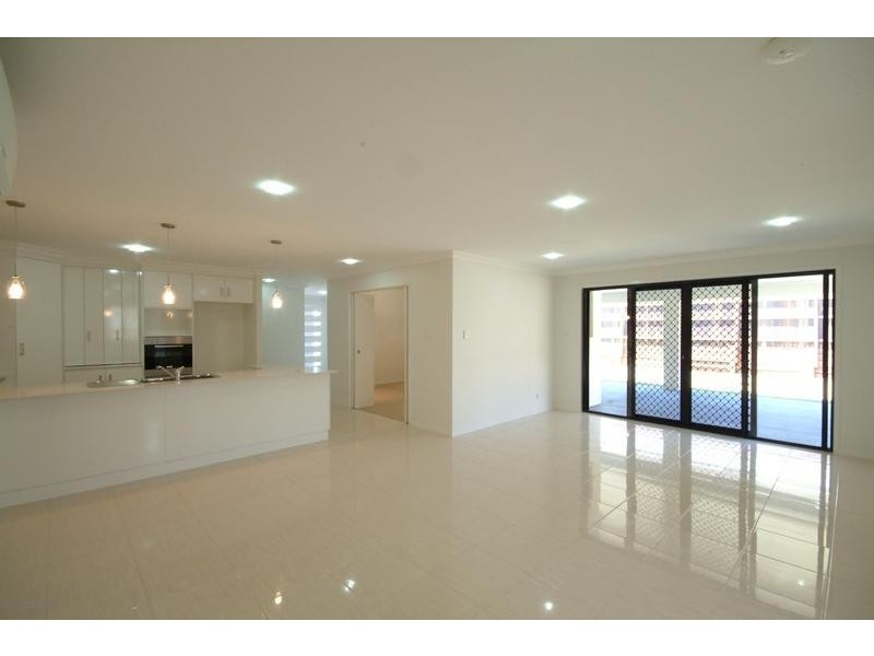 18 McCallum Court, Middle Ridge QLD 4350