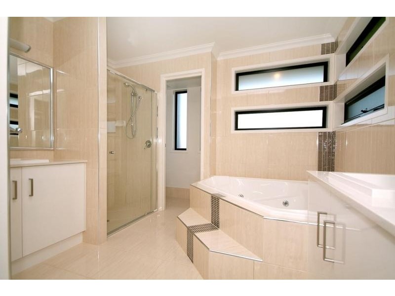 18 McCallum Court, Middle Ridge QLD 4350