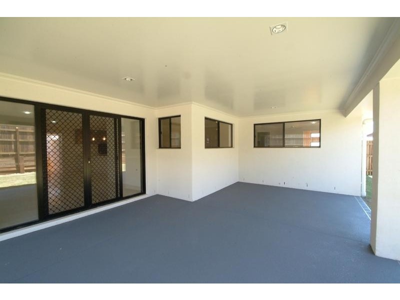 18 McCallum Court, Middle Ridge QLD 4350