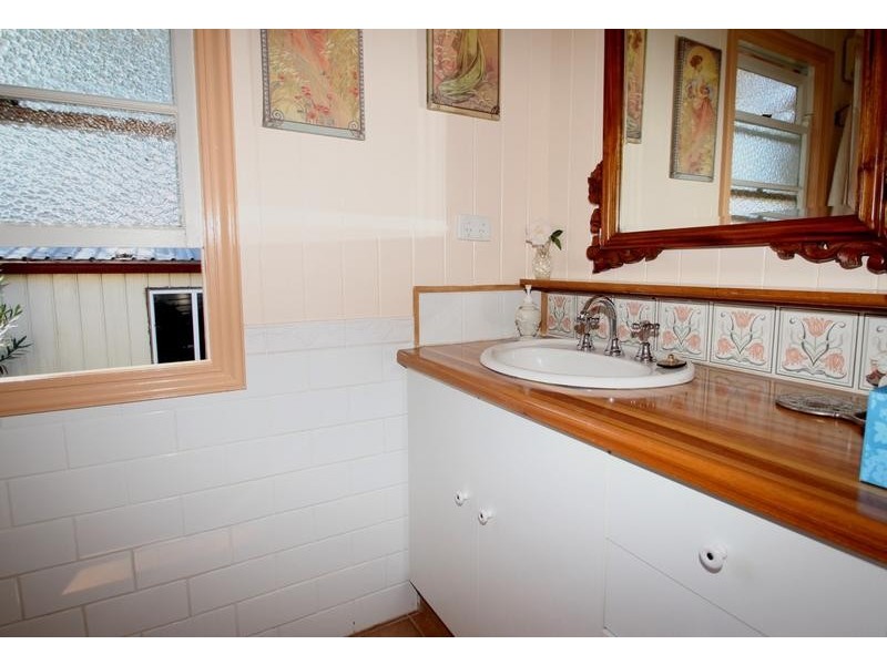 57 Gordon Avenue, Newtown QLD 4350