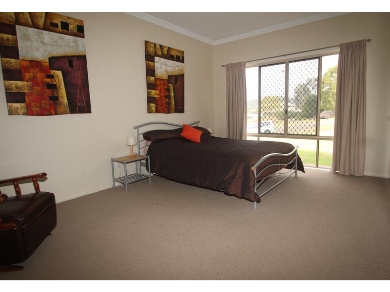 18 Fawn Grove Drive, Glenvale QLD 4350