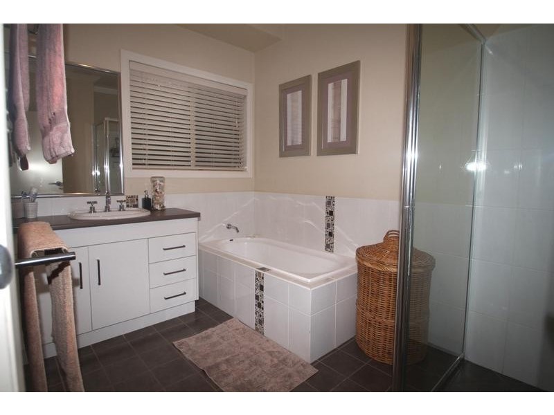 18 Fawn Grove Drive, Glenvale QLD 4350