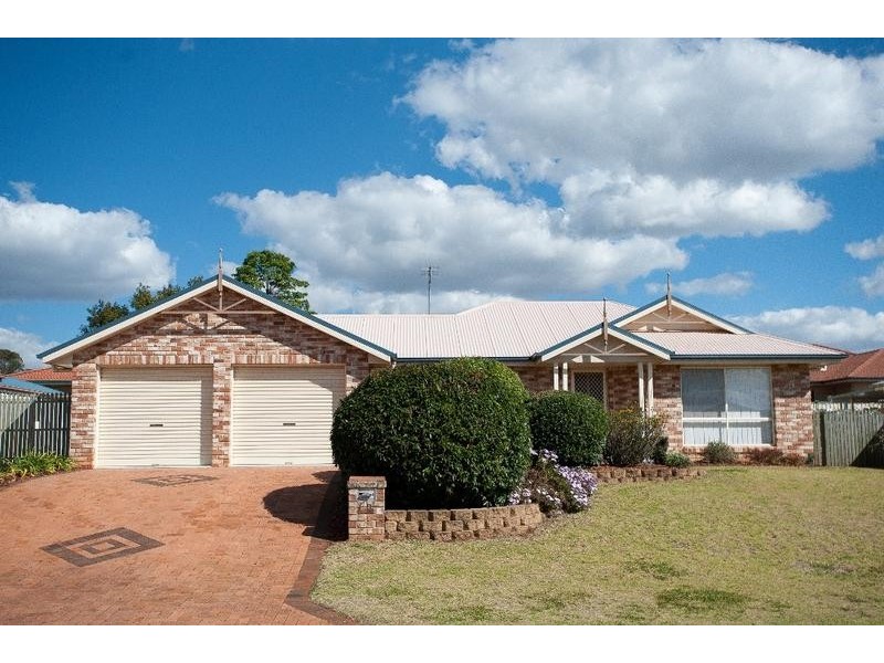 12 Willmington Court, Middle Ridge QLD 4350