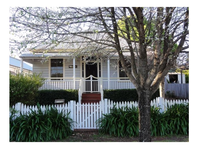 1 Warren Street, East Toowoomba QLD 4350