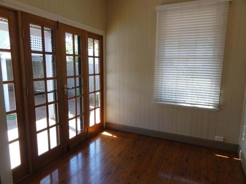 1 Warren Street, East Toowoomba QLD 4350