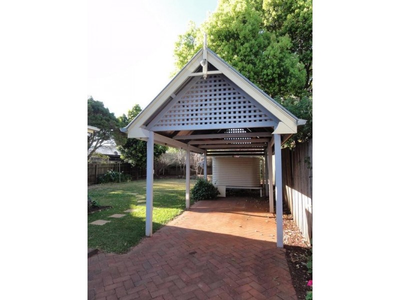 1 Warren Street, East Toowoomba QLD 4350