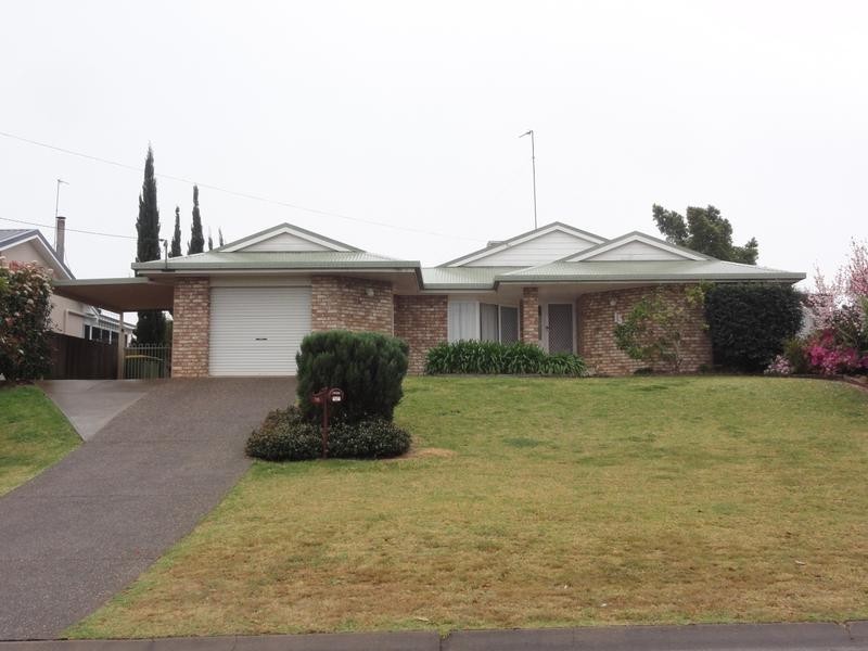 15 Blue Gum Drive, Newtown QLD 4350