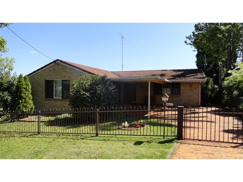 13 SOURRIS, Mount Lofty QLD 4350