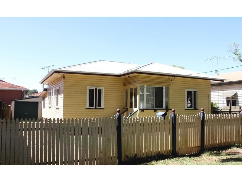 20 Boulton Terrace, Toowoomba City QLD 4350