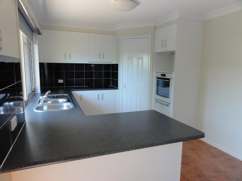 2 Sweetapple Crescent, Centenary Heights QLD 4350