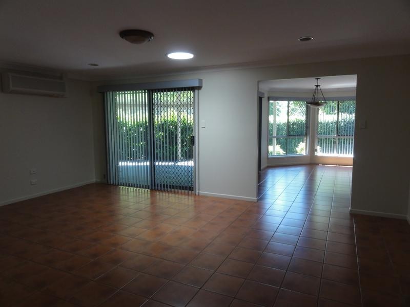 2 Sweetapple Crescent, Centenary Heights QLD 4350